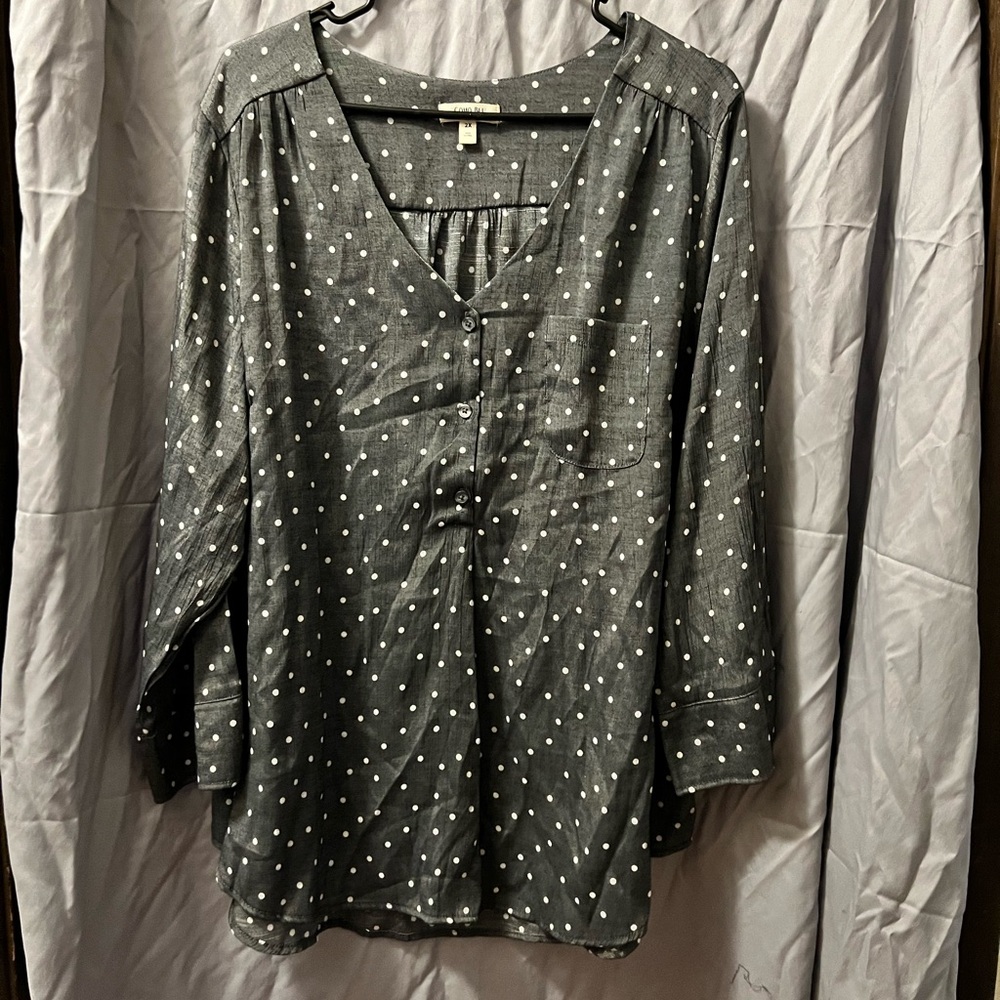 Chic Polka Dot Blouse in Black and White